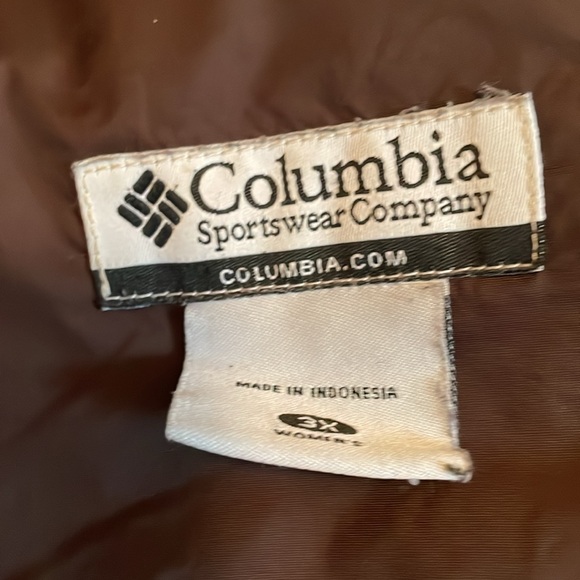 Columbia hooded rain jacket brownish mauve in color - Picture 2 of 7